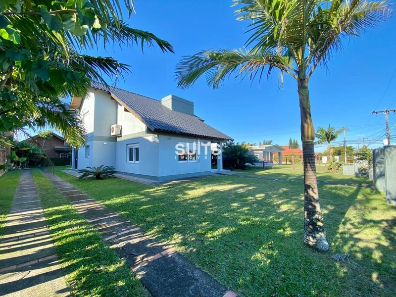 Excelente sobrado em região nobre na praia de Atlântida: 3ª foto da galeria de imagens do imóvel