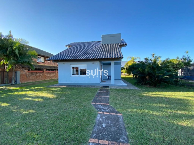 Excelente sobrado em região nobre na praia de Atlântida: 2ª foto da galeria de imagens do imóvel