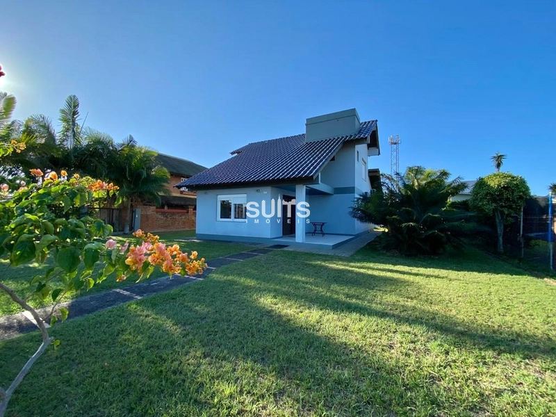 Excelente sobrado em região nobre na praia de Atlântida: 1ª foto da galeria de imagens do imóvel