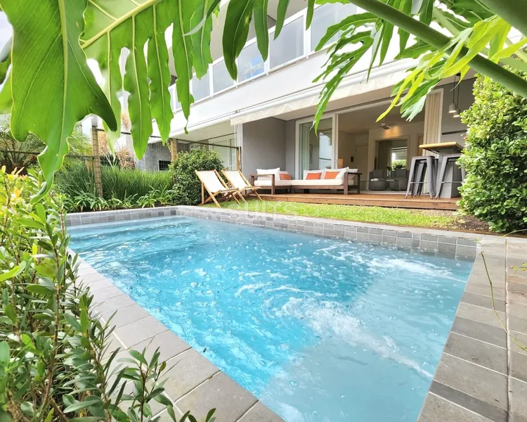 Belíssimo giardino com piscina no condomínio Rossi de Atlântida: 6ª foto da galeria de imagens do imóvel