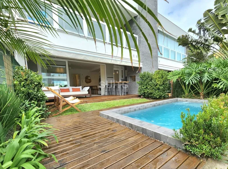 Belíssimo giardino com piscina no condomínio Rossi de Atlântida: 4ª foto da galeria de imagens do imóvel