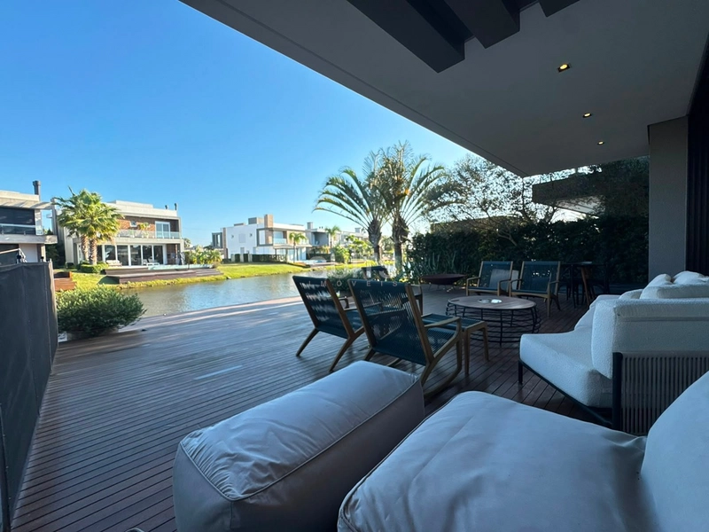 Incrível sobrado beira lago localizado no condomínio Malibu: 17ª foto da galeria de imagens do imóvel