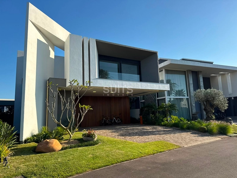 Incrível sobrado beira lago localizado no condomínio Malibu: 2ª foto da galeria de imagens do imóvel