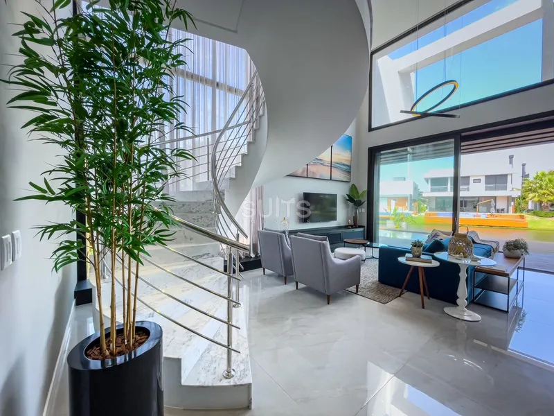 Um incrível sobrado beira lago localizado no condomínio Malibu: 6ª foto da galeria de imagens do imóvel