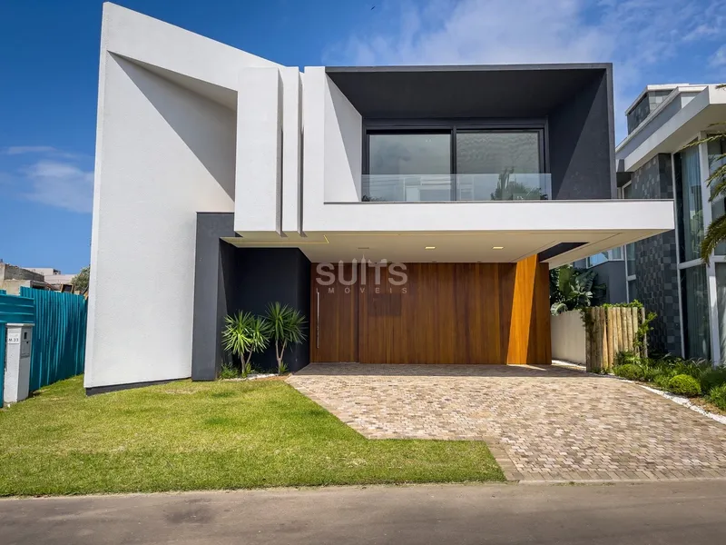 Um incrível sobrado beira lago localizado no condomínio Malibu: 2ª foto da galeria de imagens do imóvel