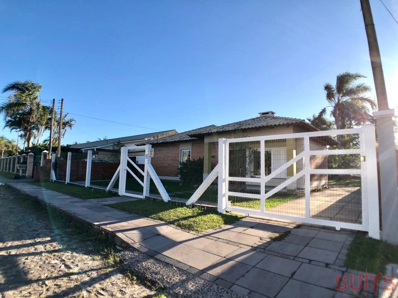 Excelente casa com 02 terrenos na praia de Atlântida: 2ª foto da galeria de imagens do imóvel