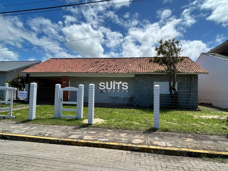 Excelente casa à venda em Atlântida : 1ª foto da galeria de imagens do imóvel
