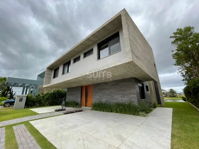 Sobrado  alto padrão beira-lago no Condomínio Celebration: 2ª foto da galeria de imagens do imóvel