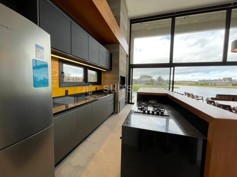 Sobrado  alto padrão beira-lago no Condomínio Celebration: 13ª foto da galeria de imagens do imóvel