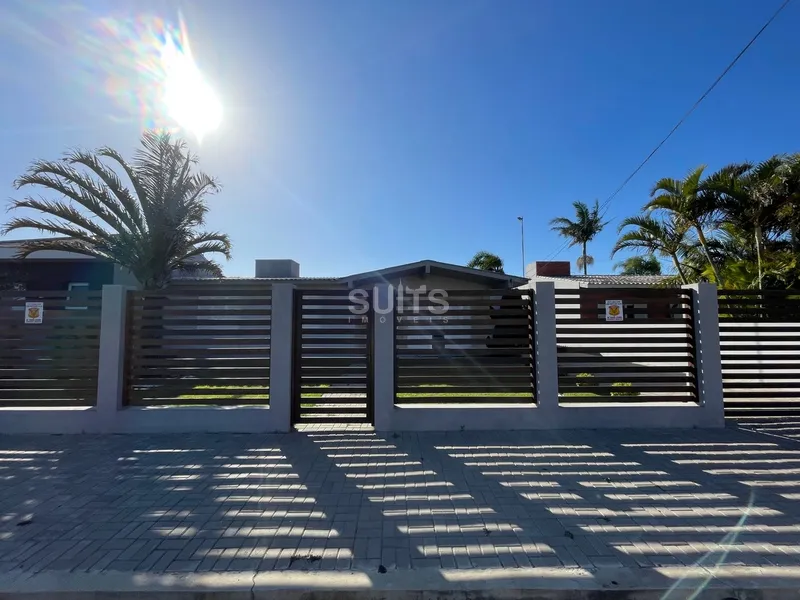 Linda casa à venda na praia de Atlântida: 2ª foto da galeria de imagens do imóvel