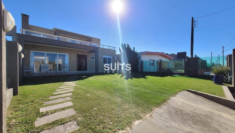 Excelente Sobrado na Beira Mar na praia de Rainha do Mar em Xangri-Lá: 1ª foto da galeria de imagens do imóvel