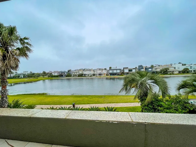 Belo sobrado no condomínio Bosques de Atlântida: 29ª foto da galeria de imagens do imóvel