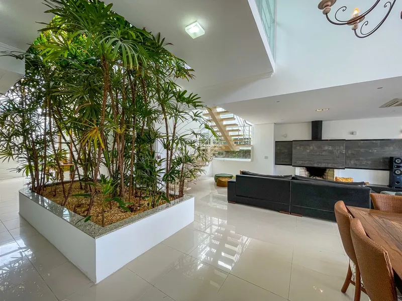 Belo sobrado no condomínio Bosques de Atlântida: 6ª foto da galeria de imagens do imóvel