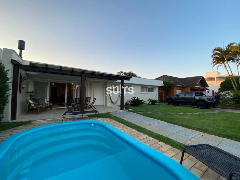 Excelente casa muito bem localizada na praia de Atlântida: 1ª foto da galeria de imagens do imóvel