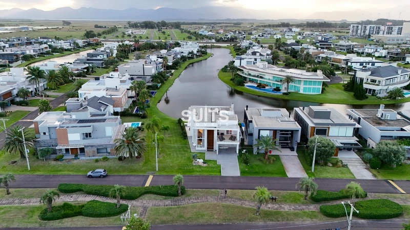 Excelente sobrado à venda no condomínio Enseada: 2ª foto da galeria de imagens do imóvel