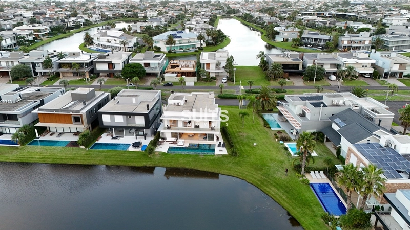 Excelente sobrado à venda no condomínio Enseada: 3ª foto da galeria de imagens do imóvel