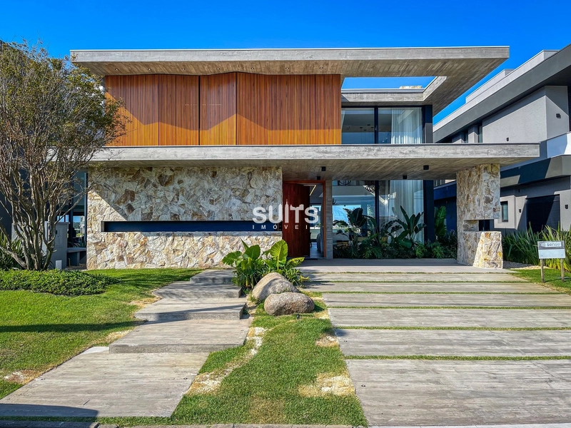 Mansão nas margens do lago no condomínio Sense: 2ª foto da galeria de imagens do imóvel