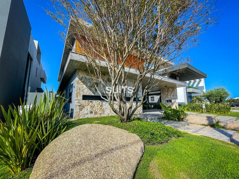 Mansão nas margens do lago no condomínio Sense: 3ª foto da galeria de imagens do imóvel