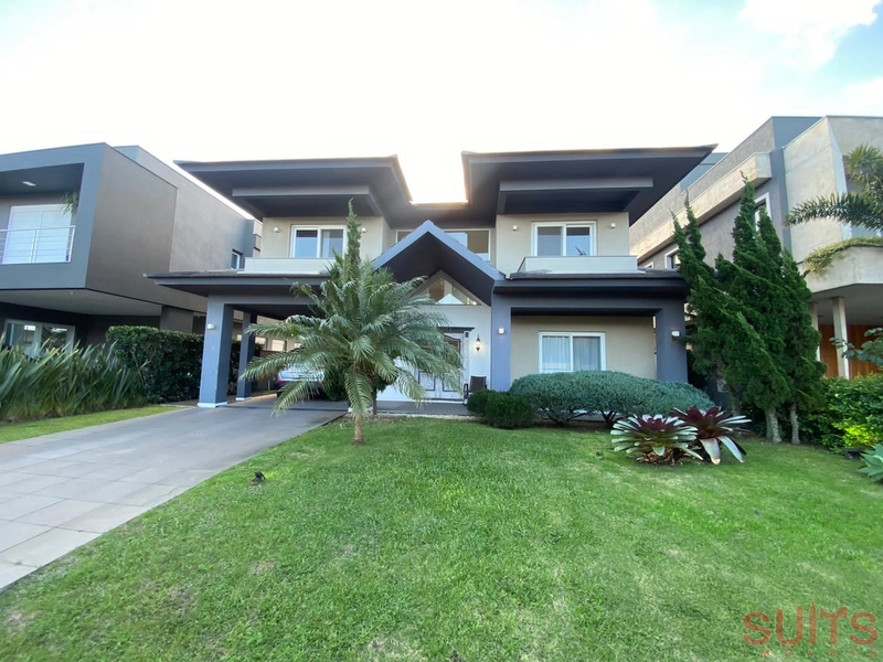 Excelente sobrado beira lago no condomínio Enseada: 1ª foto da galeria de imagens do imóvel