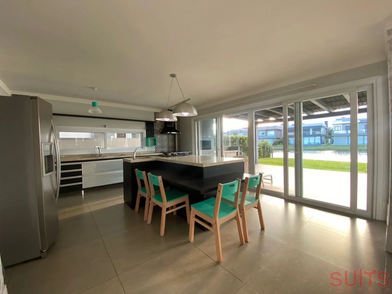 Excelente sobrado beira lago no condomínio Enseada: 4ª foto da galeria de imagens do imóvel