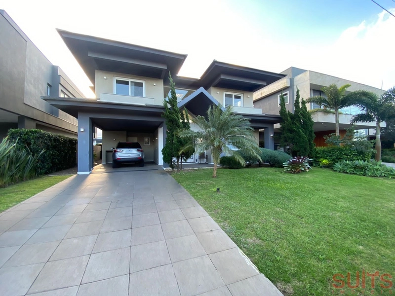 Excelente sobrado beira lago no condomínio Enseada: 2ª foto da galeria de imagens do imóvel