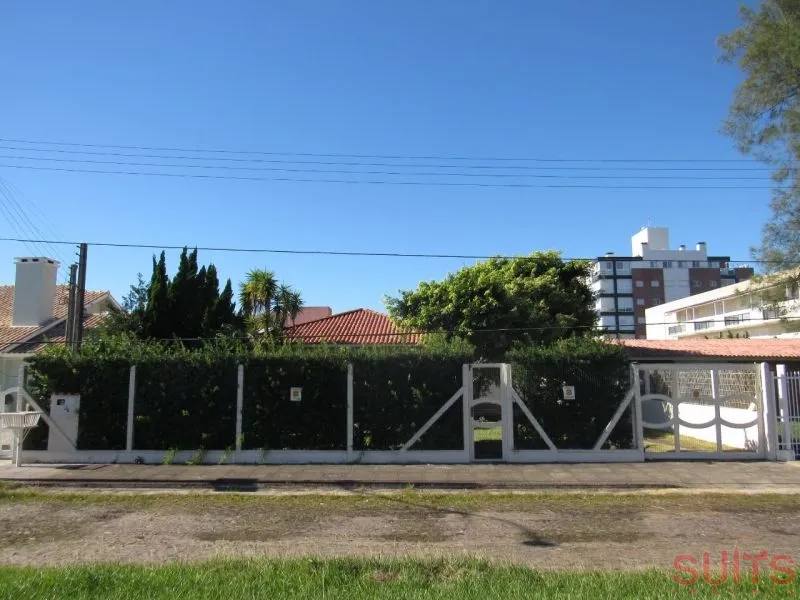Casa na praia de Atlântida, próxima ao mar: 1ª foto da galeria de imagens do imóvel