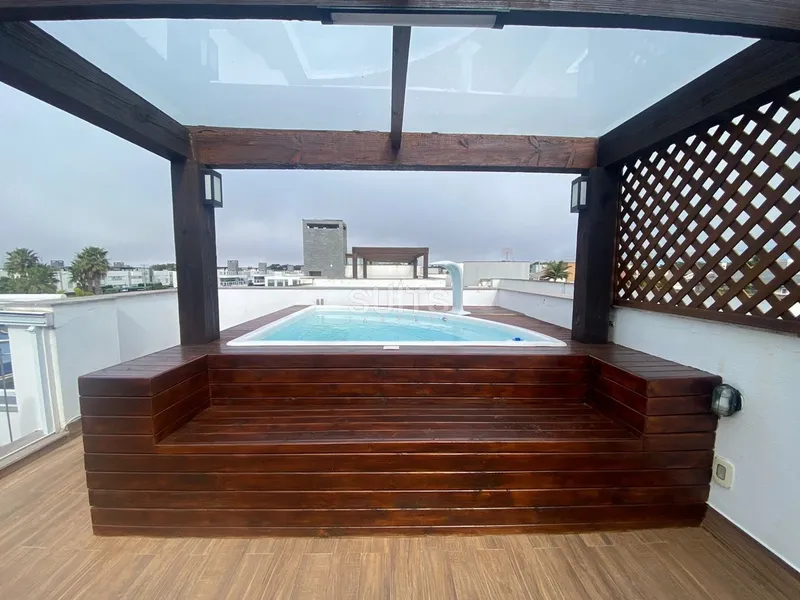 Linda cobertura beira lago no condomínio Rossi Atlântida: 6ª foto da galeria de imagens do imóvel