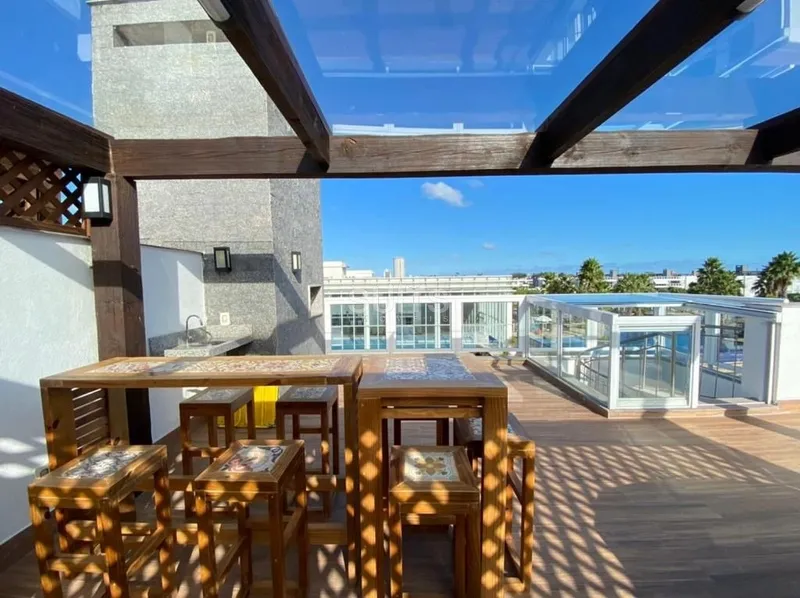 Linda cobertura beira lago no condomínio Rossi Atlântida: 2ª foto da galeria de imagens do imóvel