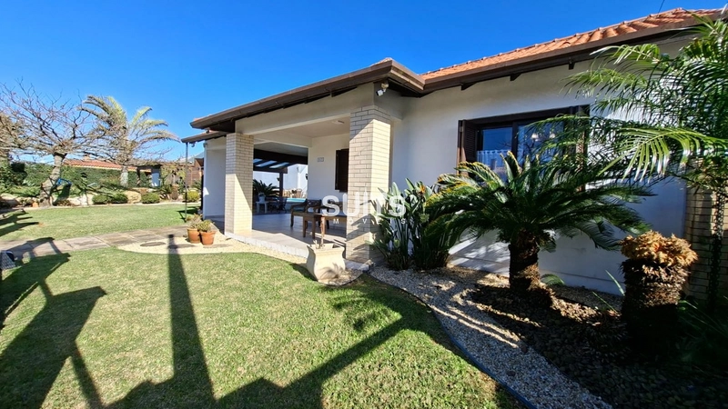 Casa em 2 terrenos, mobiliada e decorada.: 1ª foto da galeria de imagens do imóvel