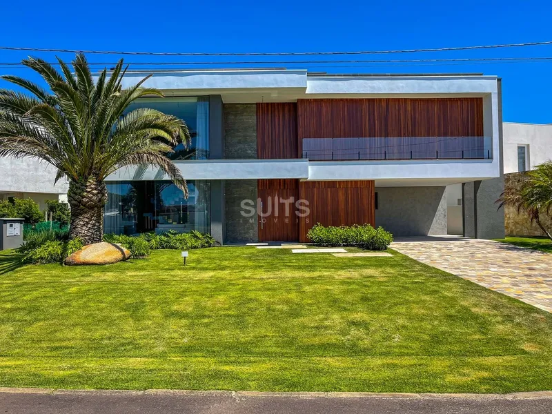 Mansão beira lago com padrão AAA no condomínio Enseada: 2ª foto da galeria de imagens do imóvel