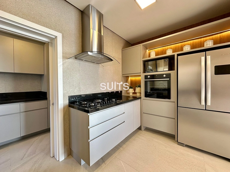 Mansão beira lago com padrão AAA no condomínio Enseada: 18ª foto da galeria de imagens do imóvel