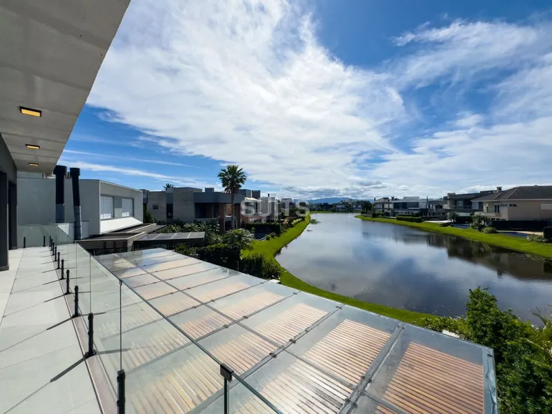 Mansão beira lago com padrão AAA no condomínio Enseada: 55ª foto da galeria de imagens do imóvel