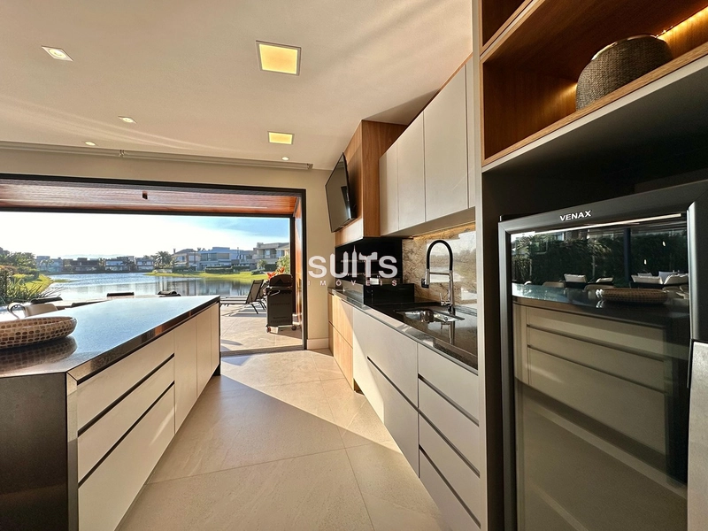 Mansão beira lago com padrão AAA no condomínio Enseada: 14ª foto da galeria de imagens do imóvel