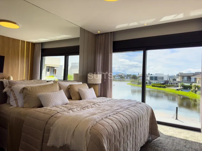 Mansão beira lago com padrão AAA no condomínio Enseada: 47ª foto da galeria de imagens do imóvel