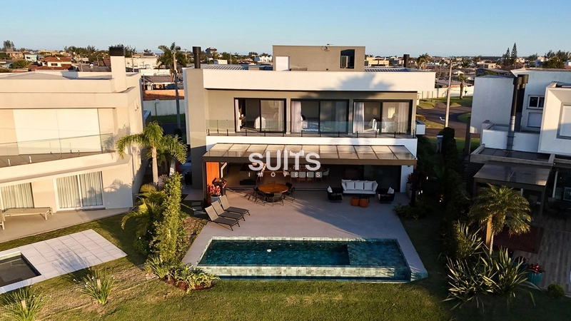 Mansão beira lago com padrão AAA no condomínio Enseada: 26ª foto da galeria de imagens do imóvel