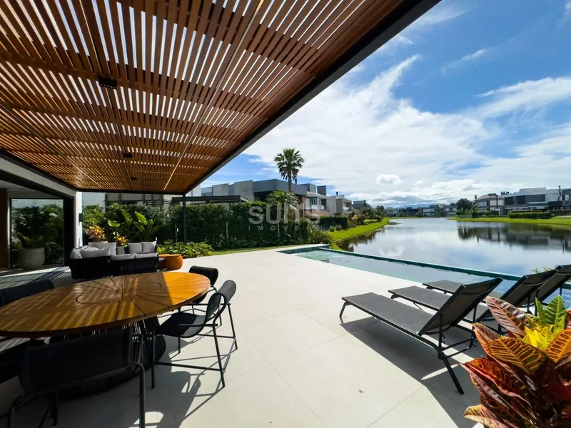 Mansão beira lago com padrão AAA no condomínio Enseada: 27ª foto da galeria de imagens do imóvel