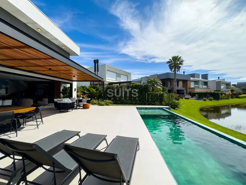 Mansão beira lago com padrão AAA no condomínio Enseada: 28ª foto da galeria de imagens do imóvel