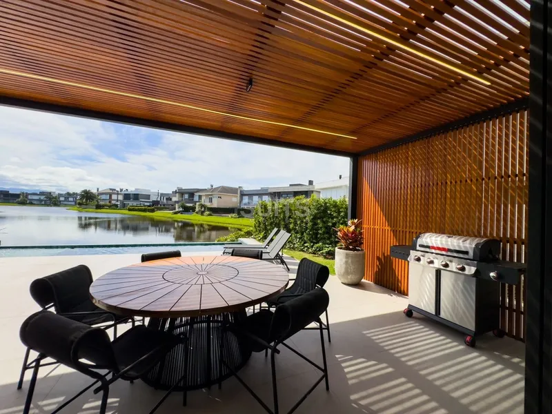 Mansão beira lago com padrão AAA no condomínio Enseada: 26ª foto da galeria de imagens do imóvel