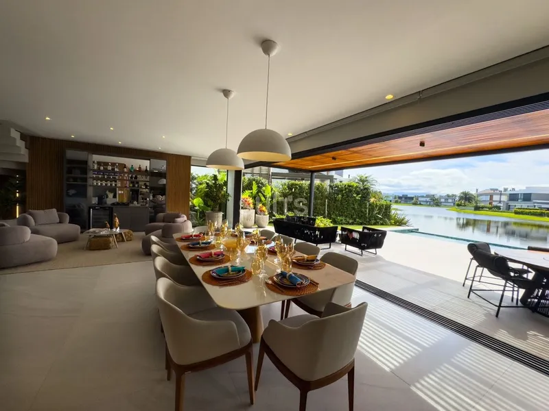 Mansão beira lago com padrão AAA no condomínio Enseada: 14ª foto da galeria de imagens do imóvel