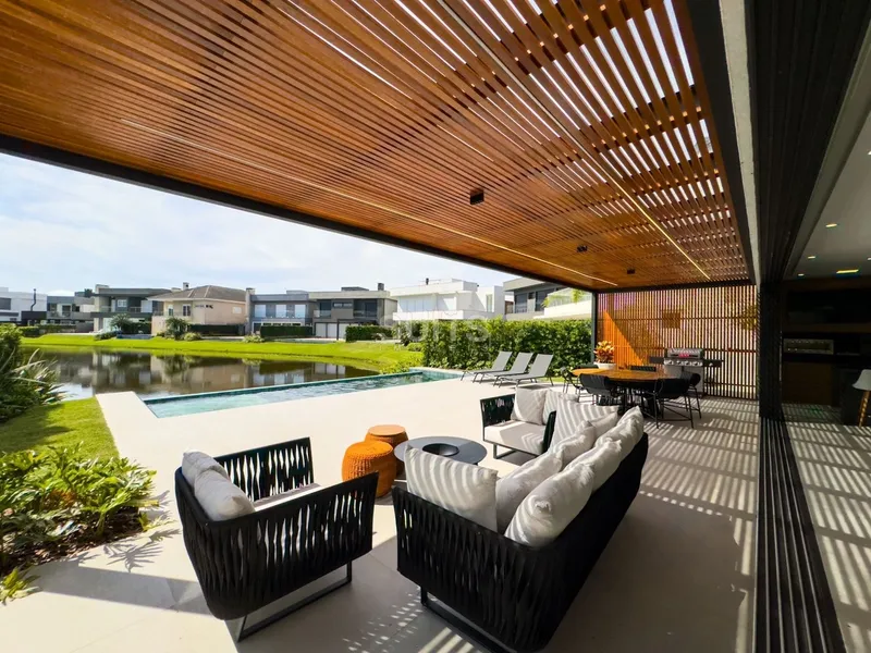 Mansão beira lago com padrão AAA no condomínio Enseada: 24ª foto da galeria de imagens do imóvel