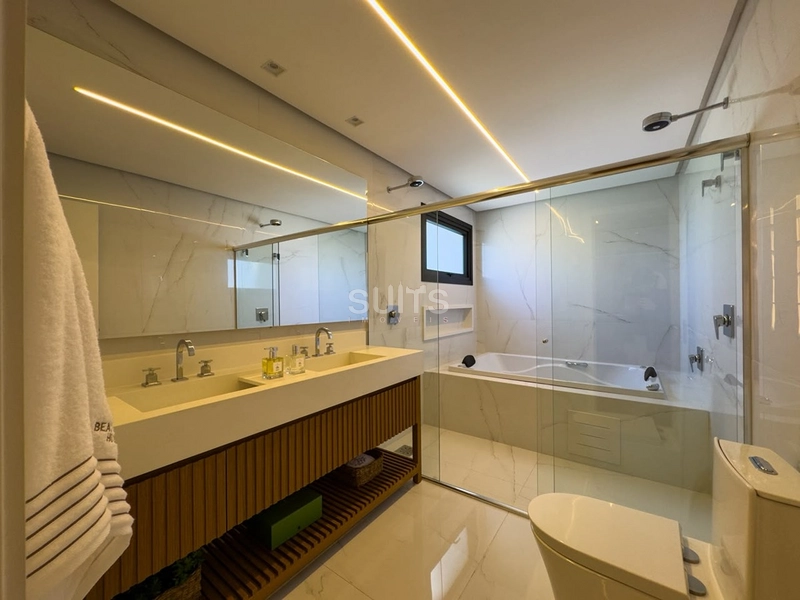 Mansão beira lago com padrão AAA no condomínio Enseada: 47ª foto da galeria de imagens do imóvel