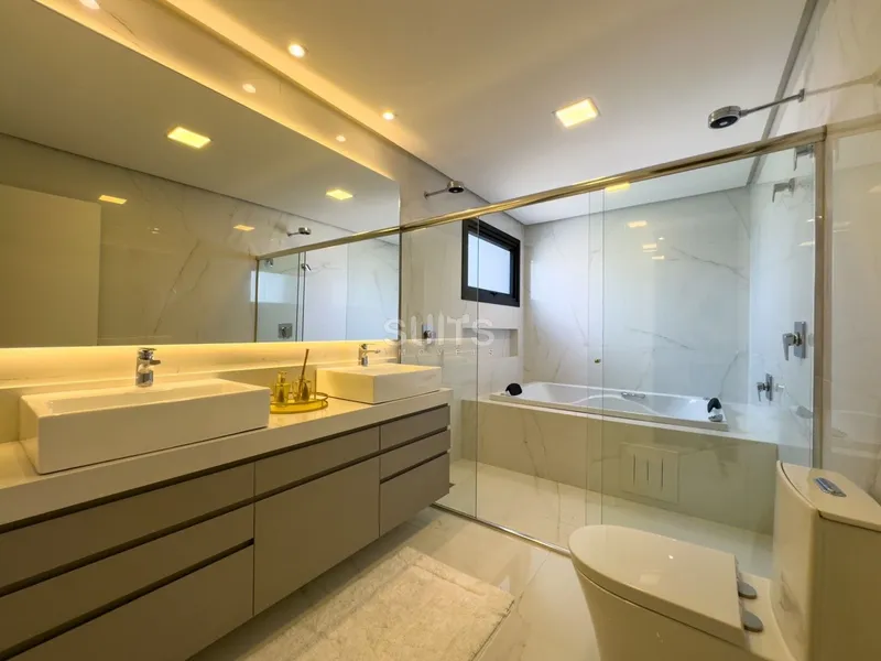 Mansão beira lago com padrão AAA no condomínio Enseada: 51ª foto da galeria de imagens do imóvel