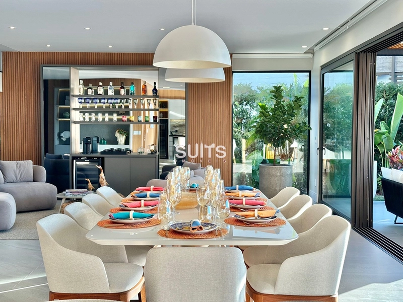 Mansão beira lago com padrão AAA no condomínio Enseada: 15ª foto da galeria de imagens do imóvel