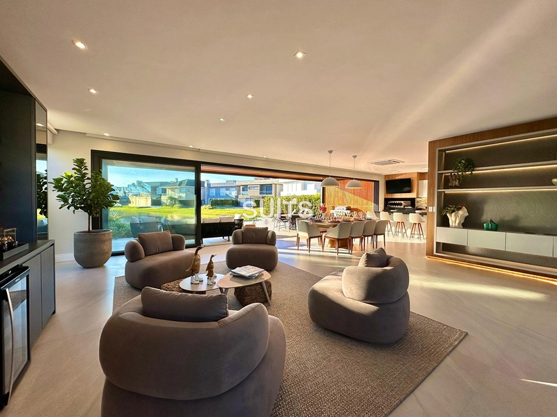 Mansão beira lago com padrão AAA no condomínio Enseada: 4ª foto da galeria de imagens do imóvel