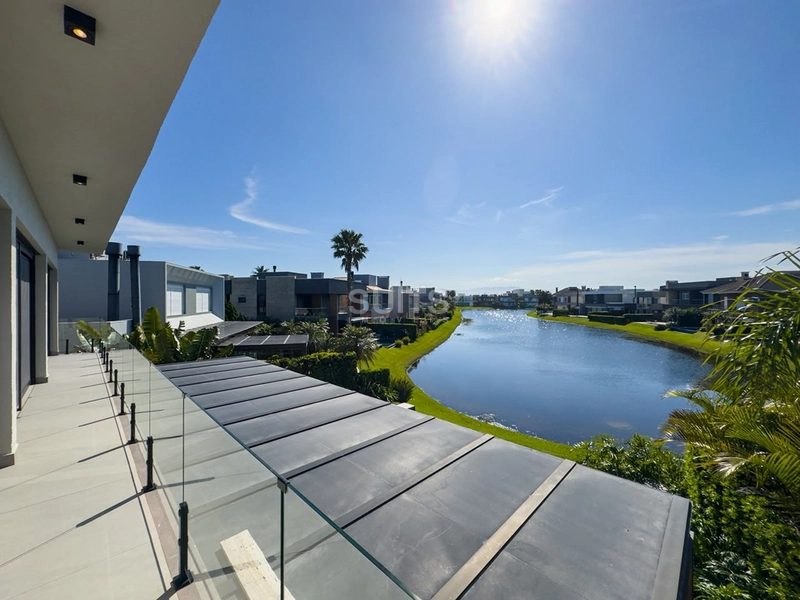 Mansão beira lago com padrão AAA no condomínio Enseada: 50ª foto da galeria de imagens do imóvel