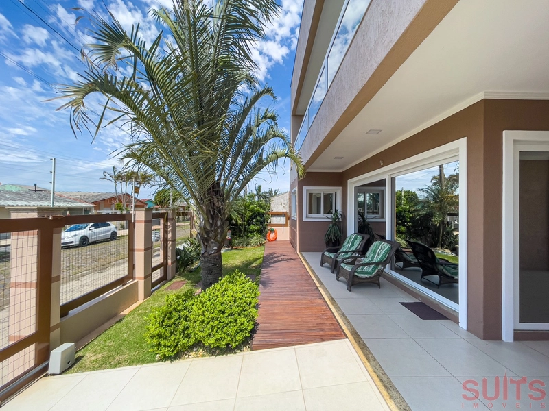 Lindíssimo sobrado de alto padrão na praia de Atlântida Sul em Osório: 3ª foto da galeria de imagens do imóvel