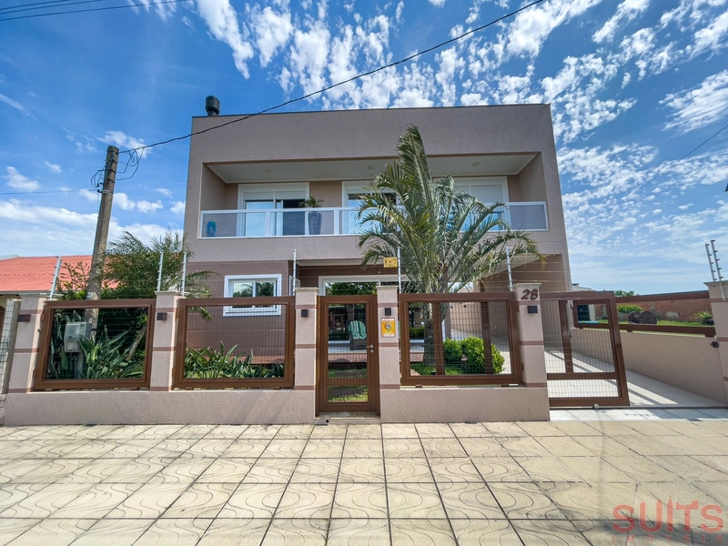 Lindíssimo sobrado de alto padrão na praia de Atlântida Sul em Osório: 1ª foto da galeria de imagens do imóvel