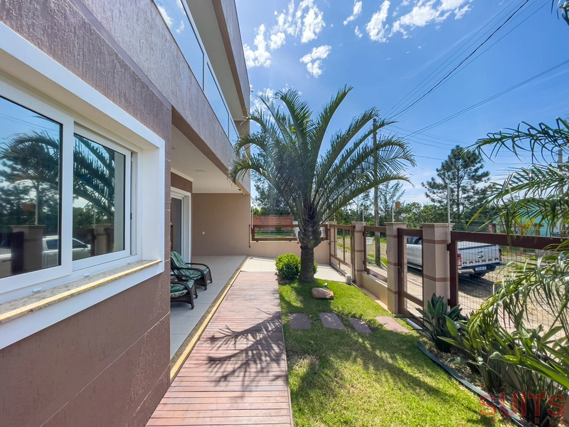 Lindíssimo sobrado de alto padrão na praia de Atlântida Sul em Osório: 4ª foto da galeria de imagens do imóvel