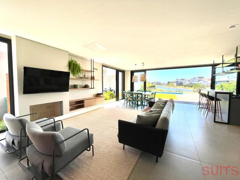 Excelente sobrado com vista para o lago no condomínio Riviera: 2ª foto da galeria de imagens do imóvel