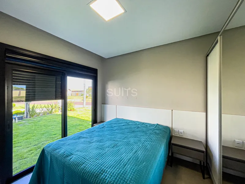 Belo sobrado de esquina no condomínio Rivieira: 22ª foto da galeria de imagens do imóvel